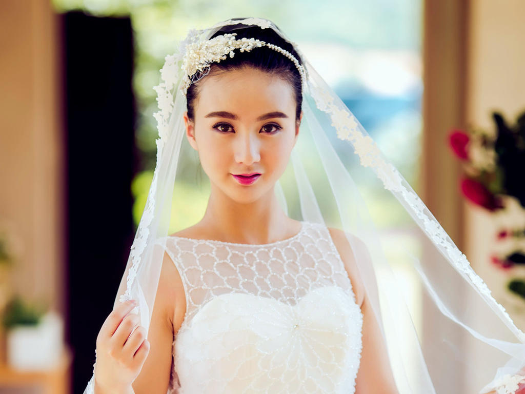 【年中答谢】订2980婚纱套餐,即送婚礼跟妆