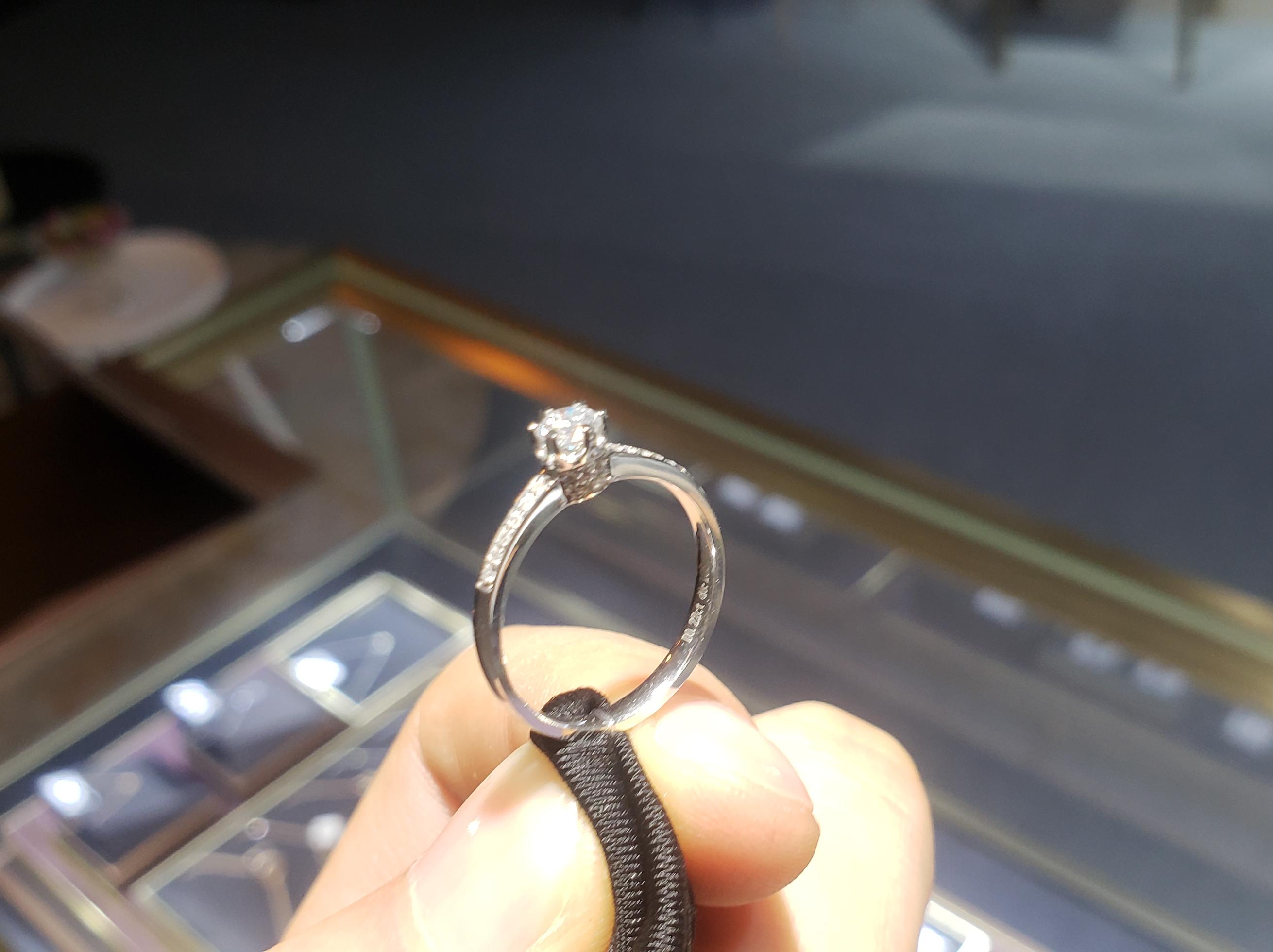 18K白小清新系列钻石女戒