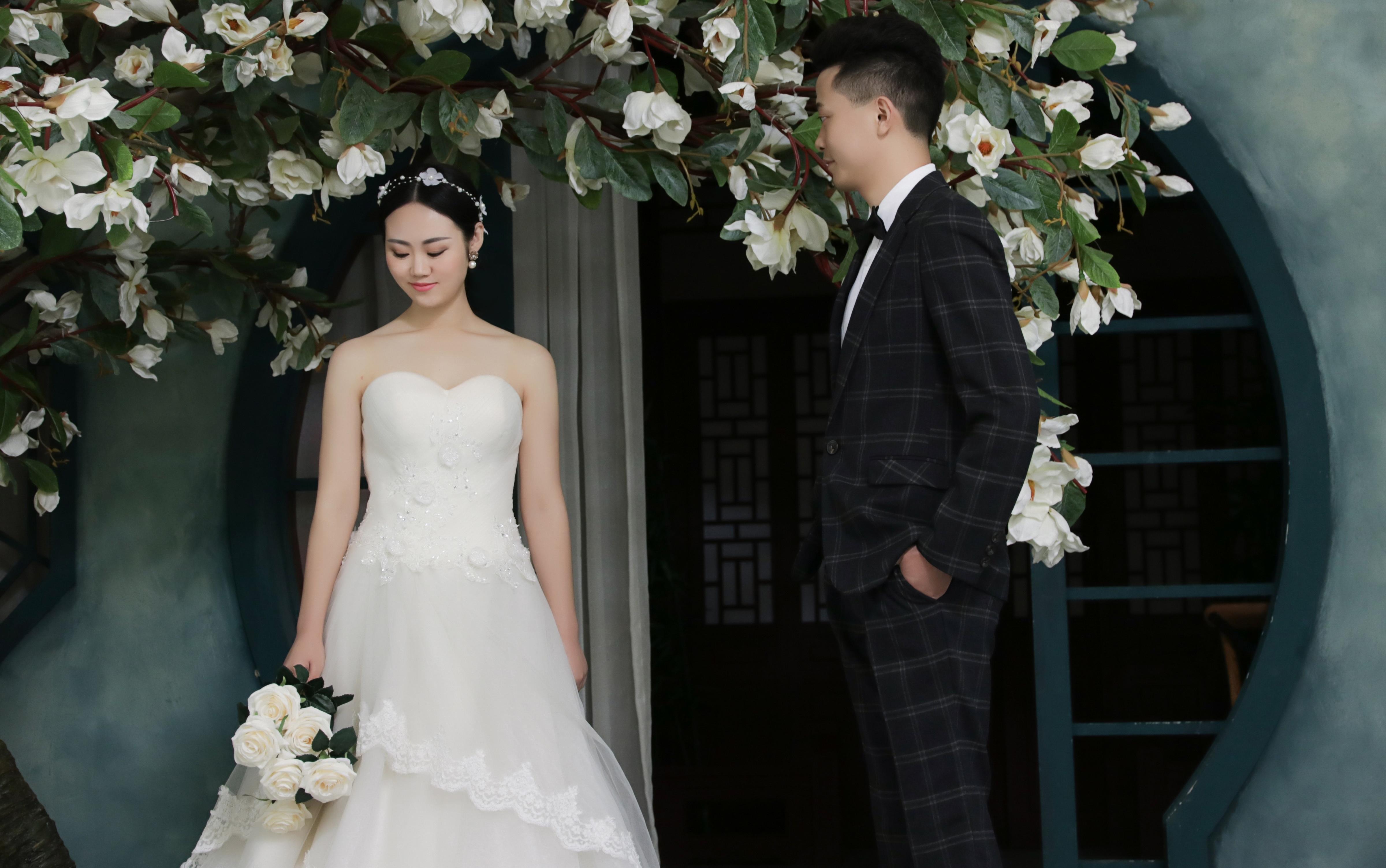 【巴黎婚纱】最美拍摄季-爆款套12服12造包门票