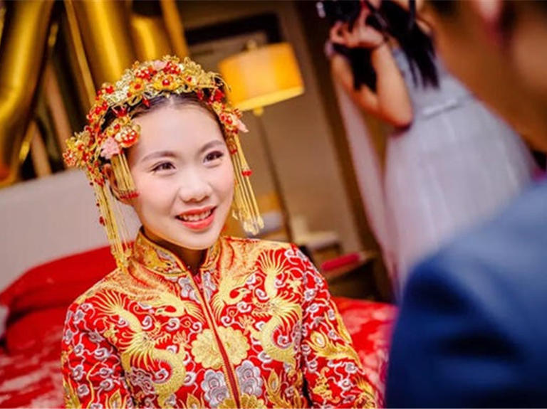 瑞珰葩斯婚纱礼服私享馆中式秀和+旗袍+总监跟妆
