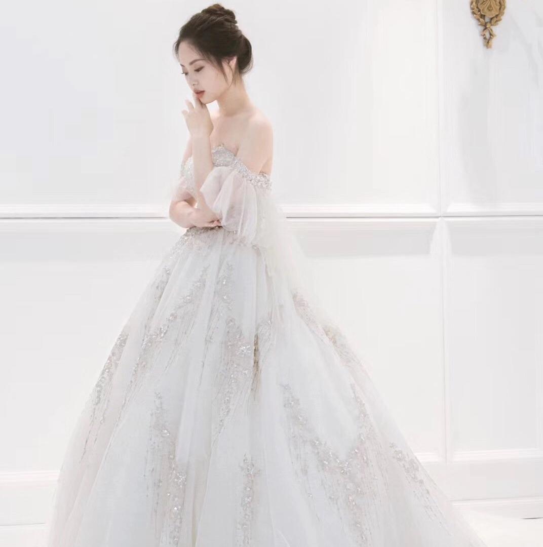 【薇町活动特惠】大牌婚纱礼服10件套送跟妆