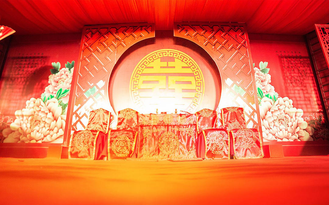 花嫁坊婚礼定制中式婚礼喜庆中国红送化妆秀禾