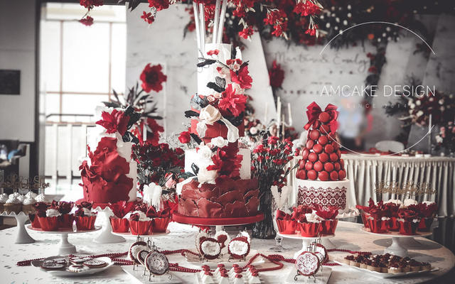 红色奢华自然系婚礼甜品台