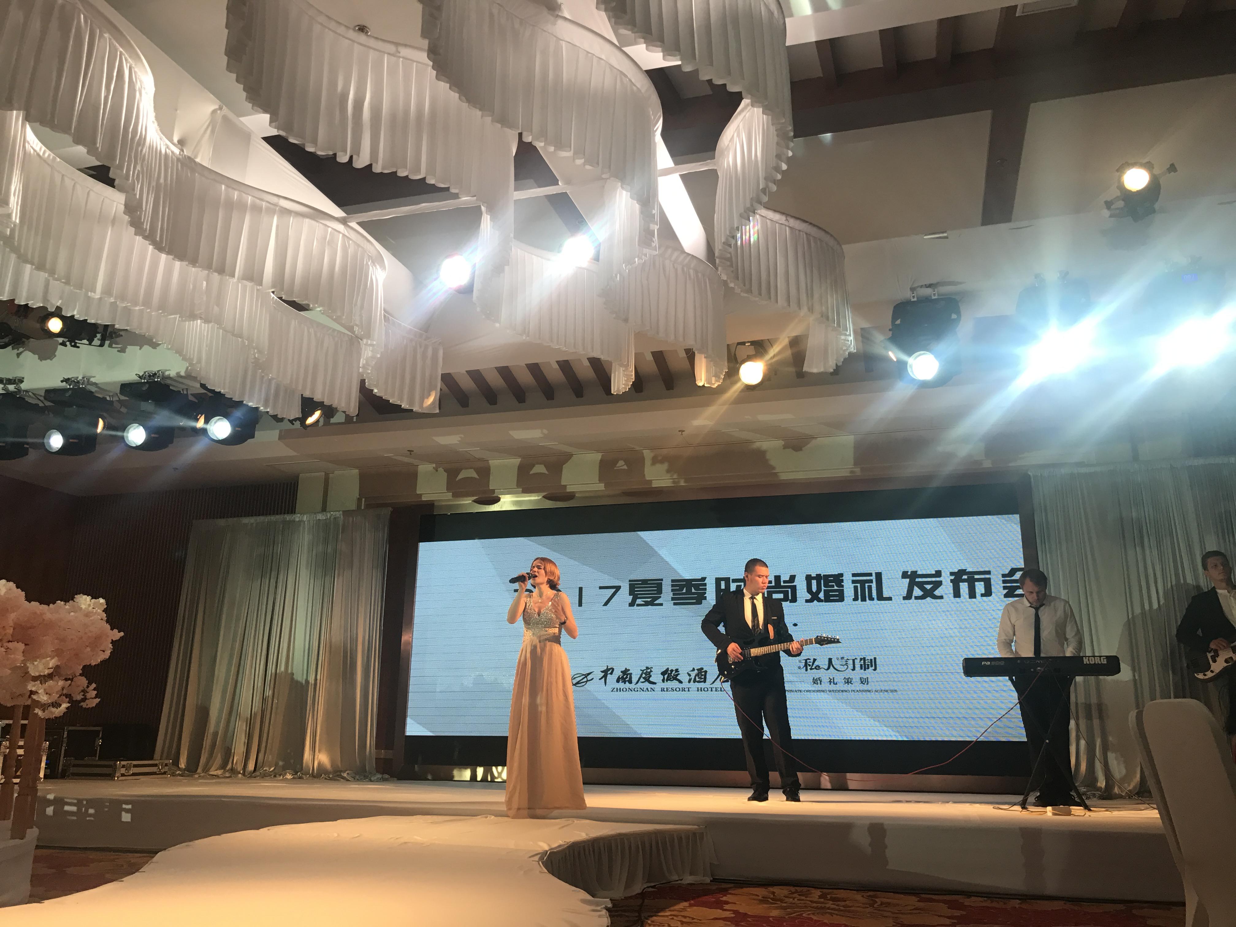 【高逼格】莫晗主持团队+外籍乐队