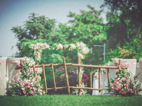 爱久创意婚典--鲜花户外草坪嫩小清新高性价比婚礼