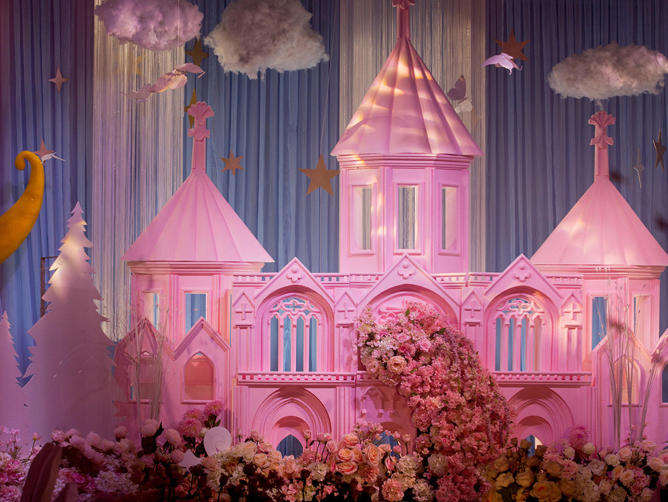 【拾光婚礼】粉色泡雕城堡 灯光效果满分