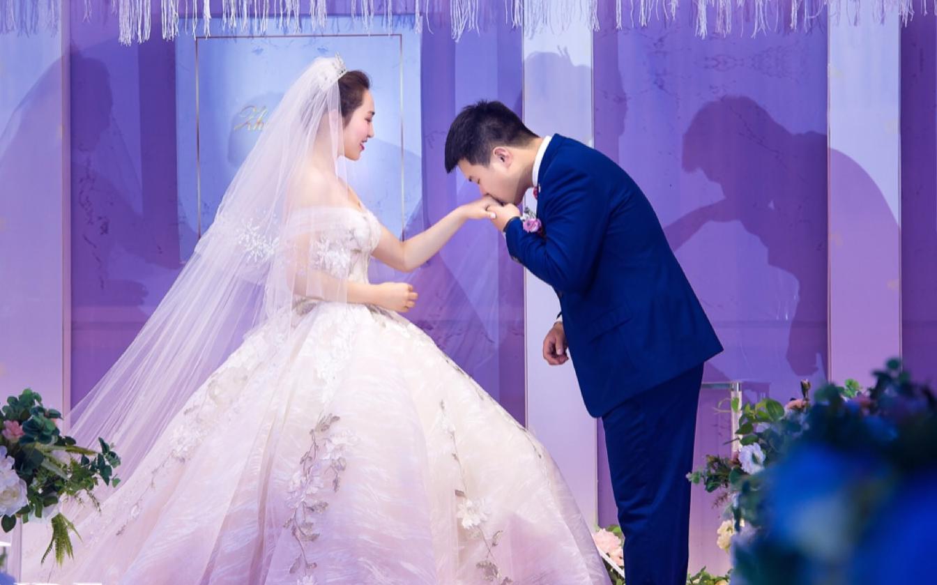 2018茉莉拖尾婚纱套系   