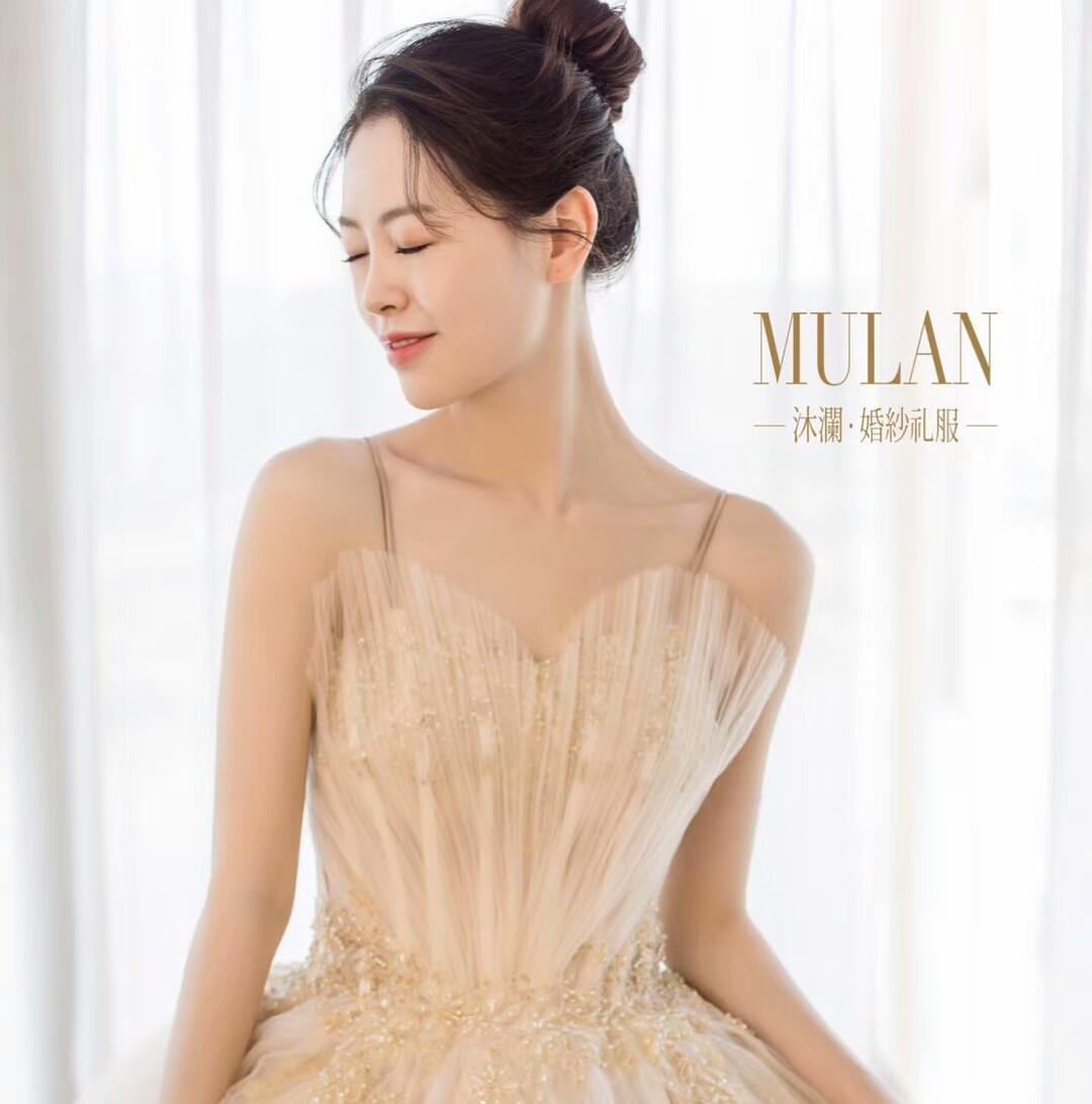 【精品区套系】3件套租赁+4套伴娘服