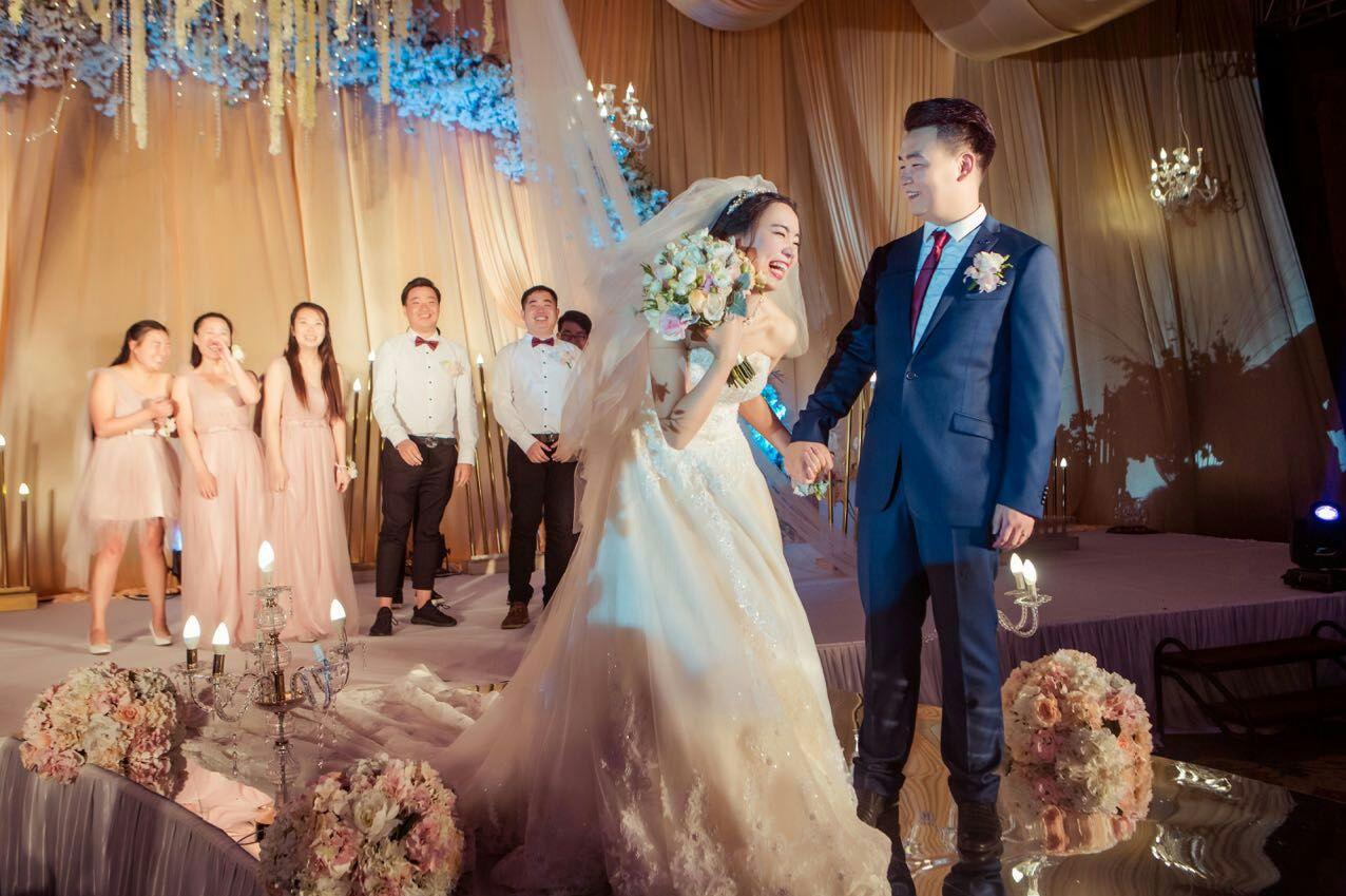 云裳婚纱礼服馆——定制婚鞋系列