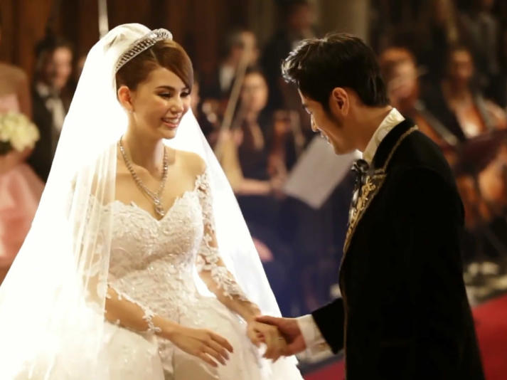 2016昆凌婚纱同款 奢华水钻定制大拖尾婚纱