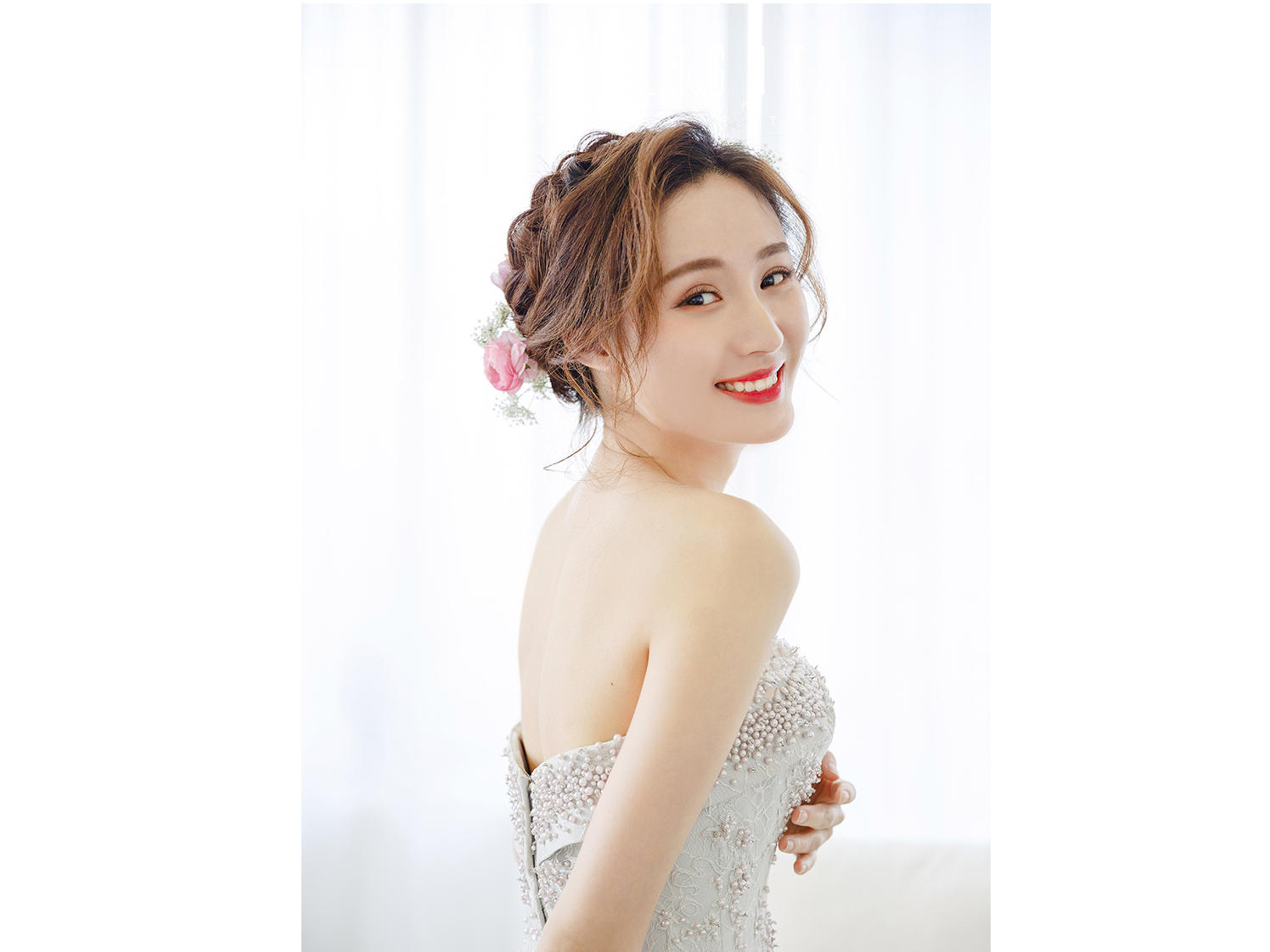 超值特惠 半天跟妆+齐地婚纱或龙凤褂一套+妈妈妆