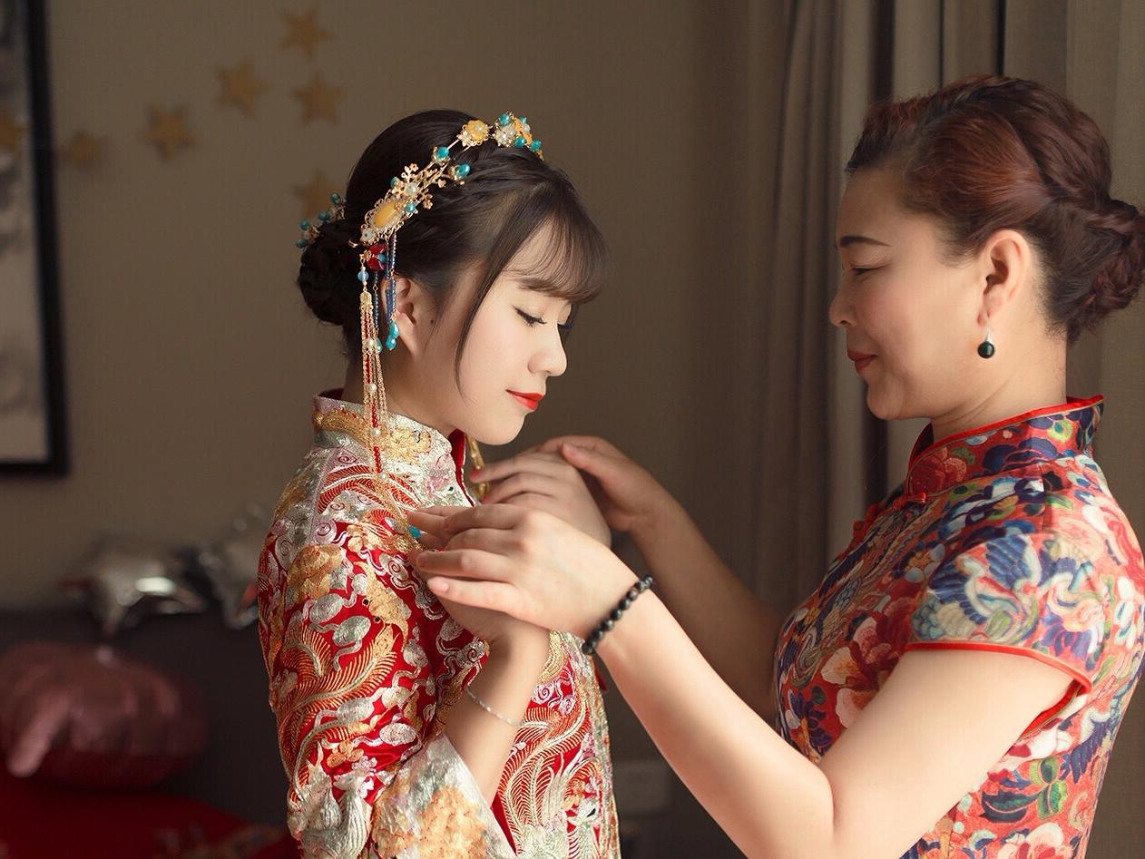 Merrycolor婚纱造型总监新娘跟妆+姐妹妆