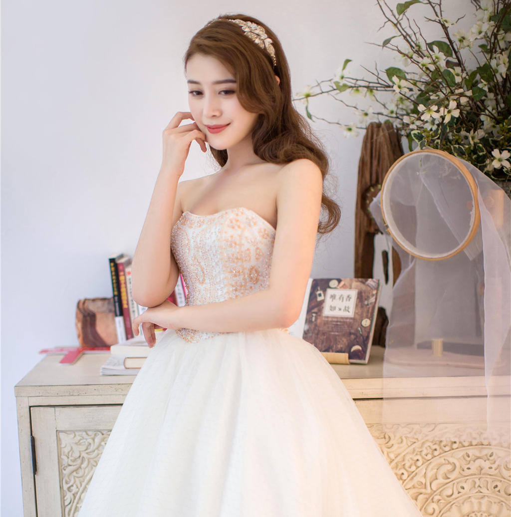 MILI海外设计师婚纱礼服四件套+高级总监跟妆