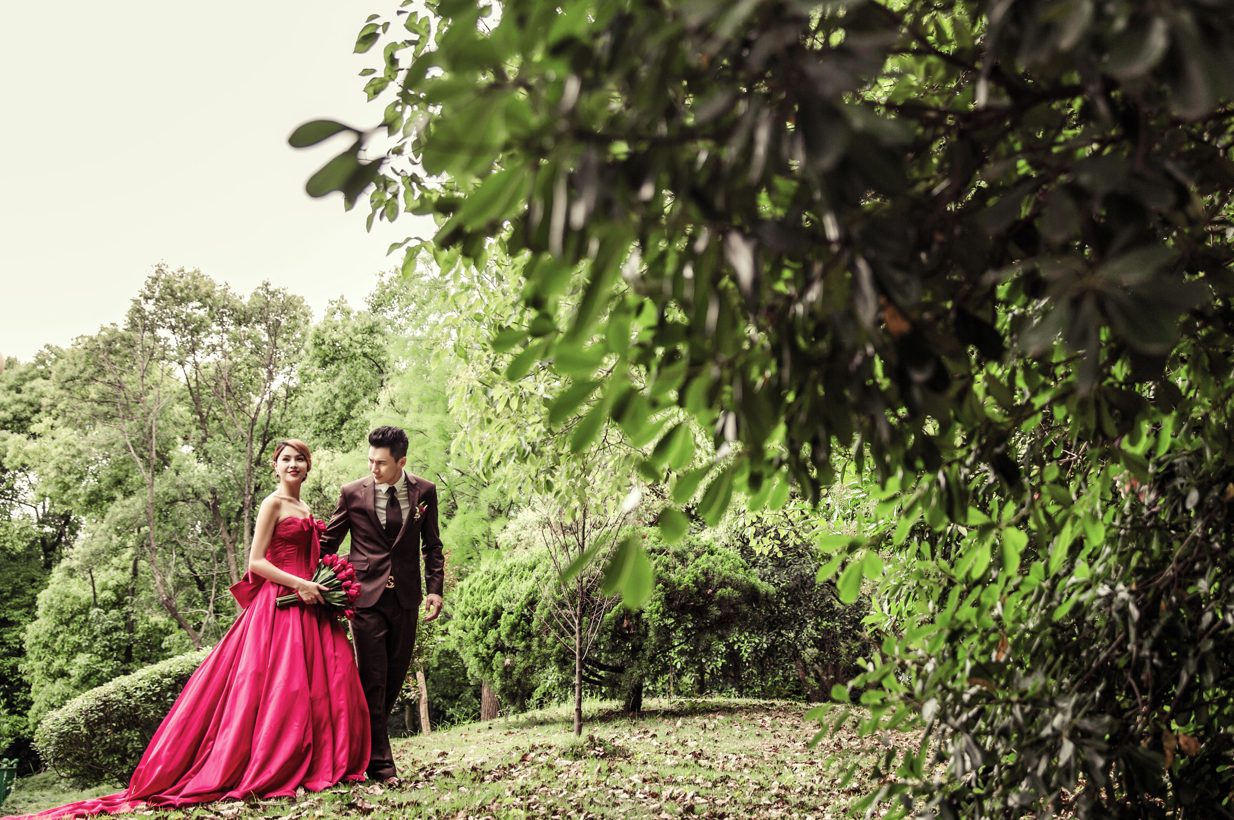 巴黎世家婚紗攝影工作室三亞旅拍特價(jià)套餐