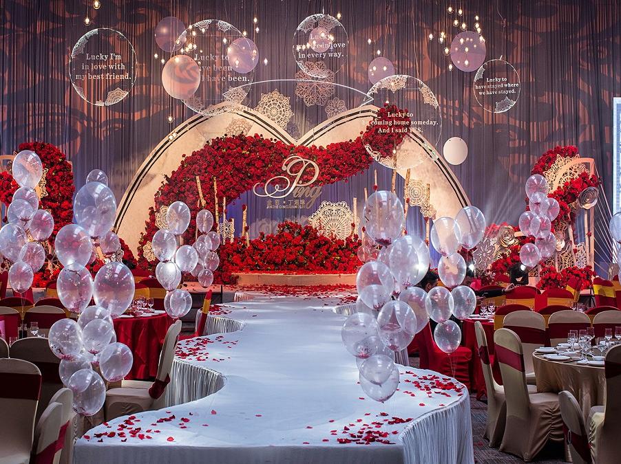 繁花簇拥红色白底婚礼含老板亲自司仪化妆摄像摄影