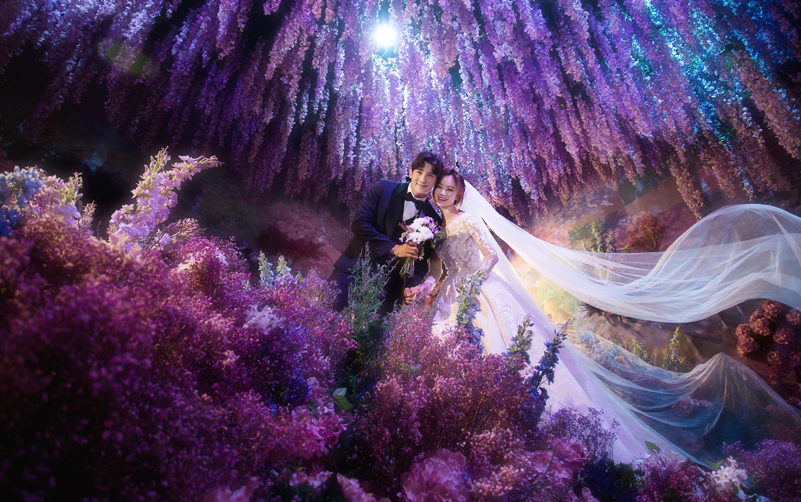 幸福V摄影限时特惠·8服8造+25张入+总监团队