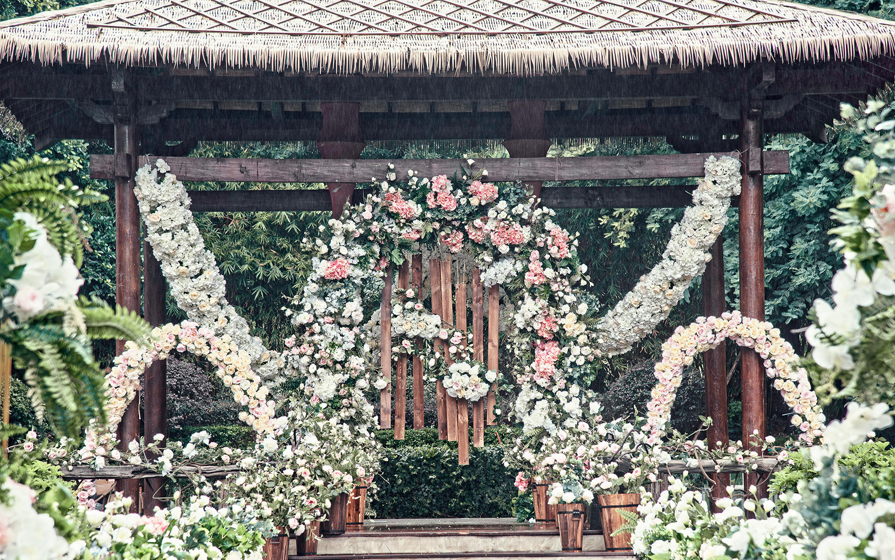 森系甲板户外婚礼 #邦比作品# 雨中情