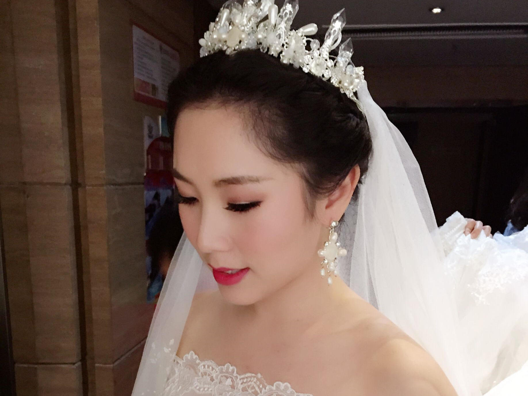 高端奢华拖尾婚纱+刺绣秀禾服+敬酒服+全程跟妆