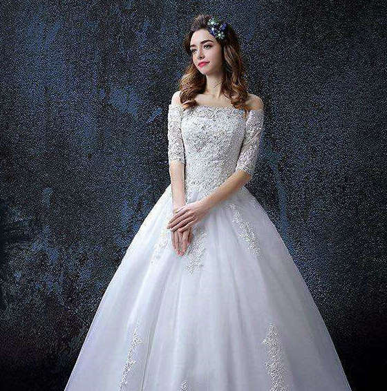 高档齐地婚纱敬酒服套餐（含婚礼跟妆）