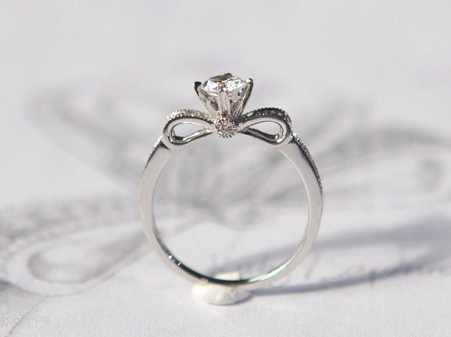 弗珞唯独家专利设计款-蝴蝶结钻戒princess