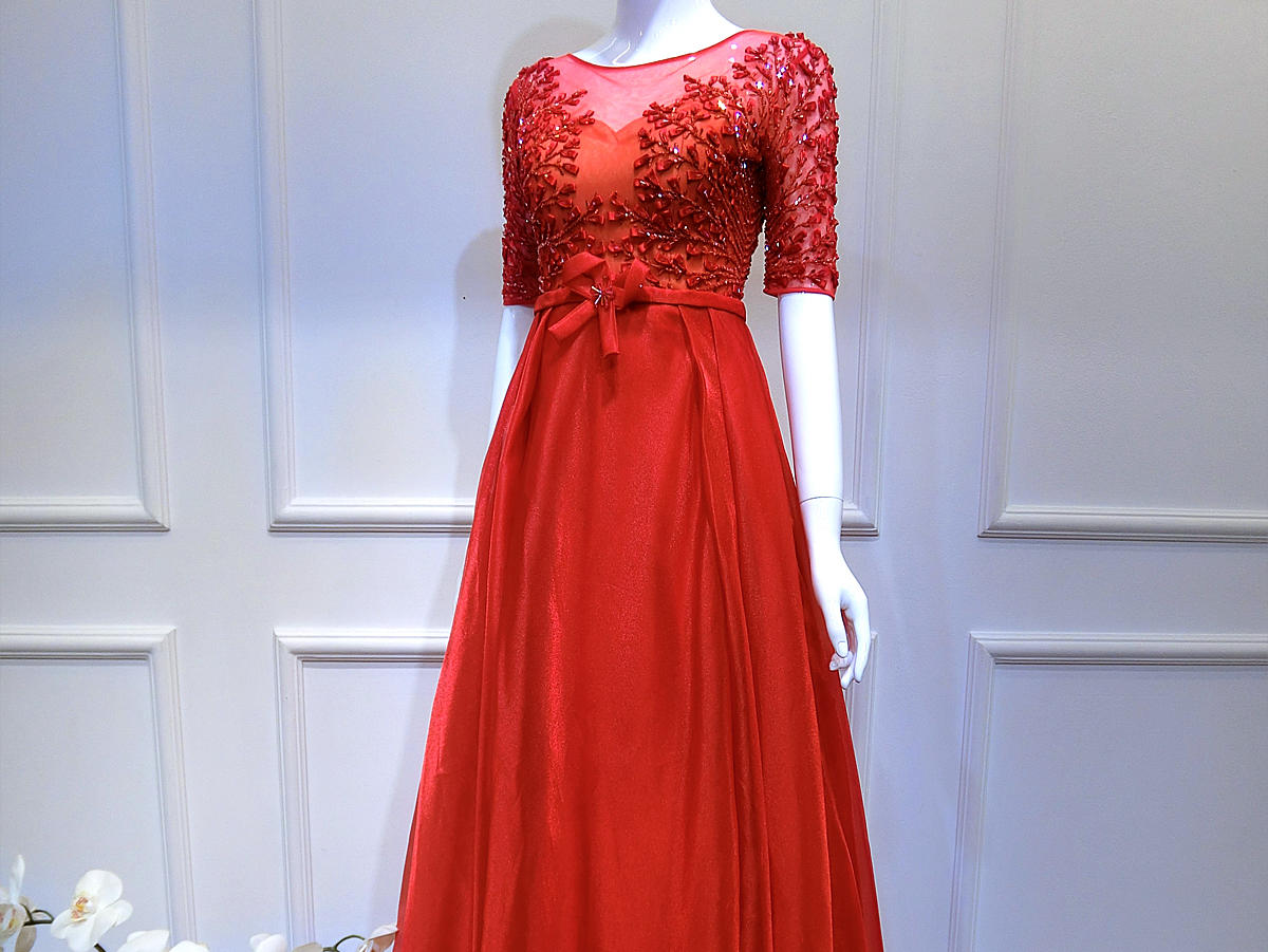 红色纱质礼服