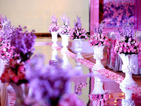 倩怡婚礼策划-《胖青青和瘦嘻嘻的粉紫色婚礼》