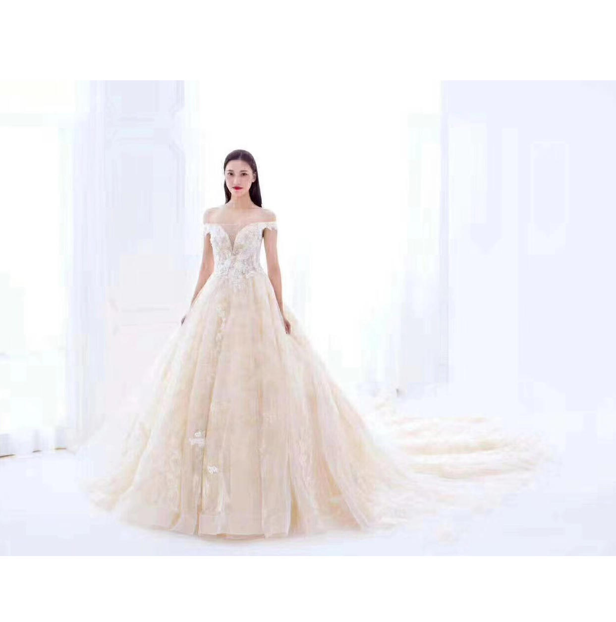 秀禾+齐地白纱+敬酒服+伴娘伴郎服