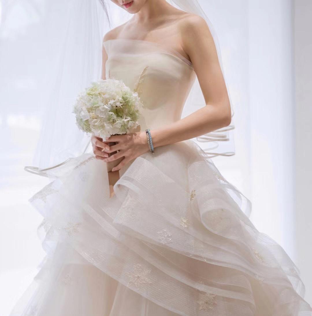 【VEDO婚纱尊享套餐】轻奢系列8件套租赁