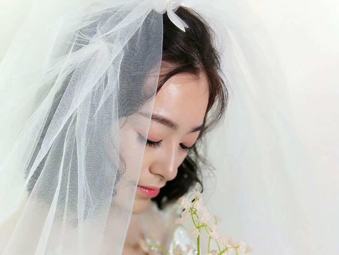 专业化妆师全程跟妆+伴娘妆