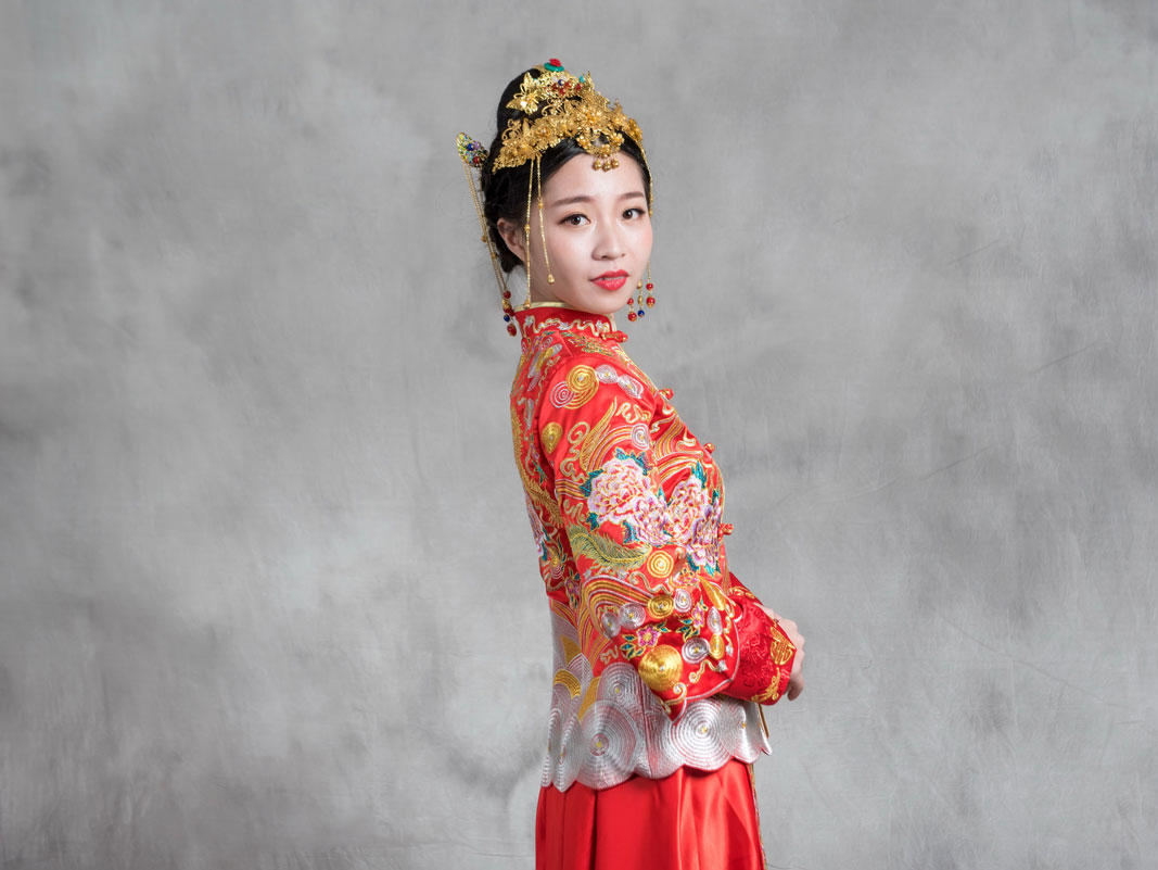 手工缝制云鸾彩凤刺绣龙凤褂秀禾服