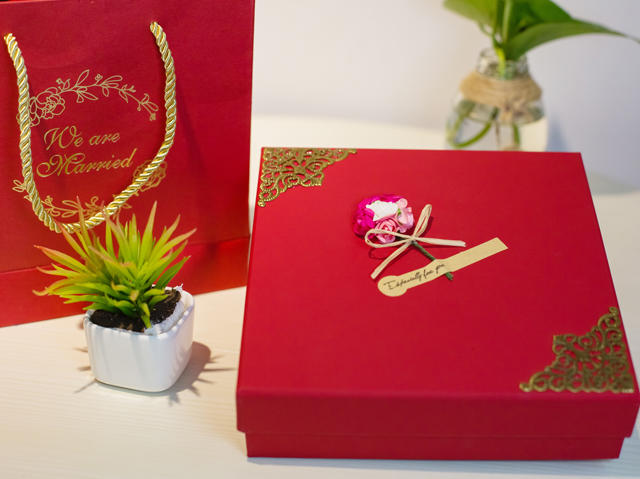 觸感手工定制伴手禮精美禮盒紅/粉/藍(lán)/紫4色可選