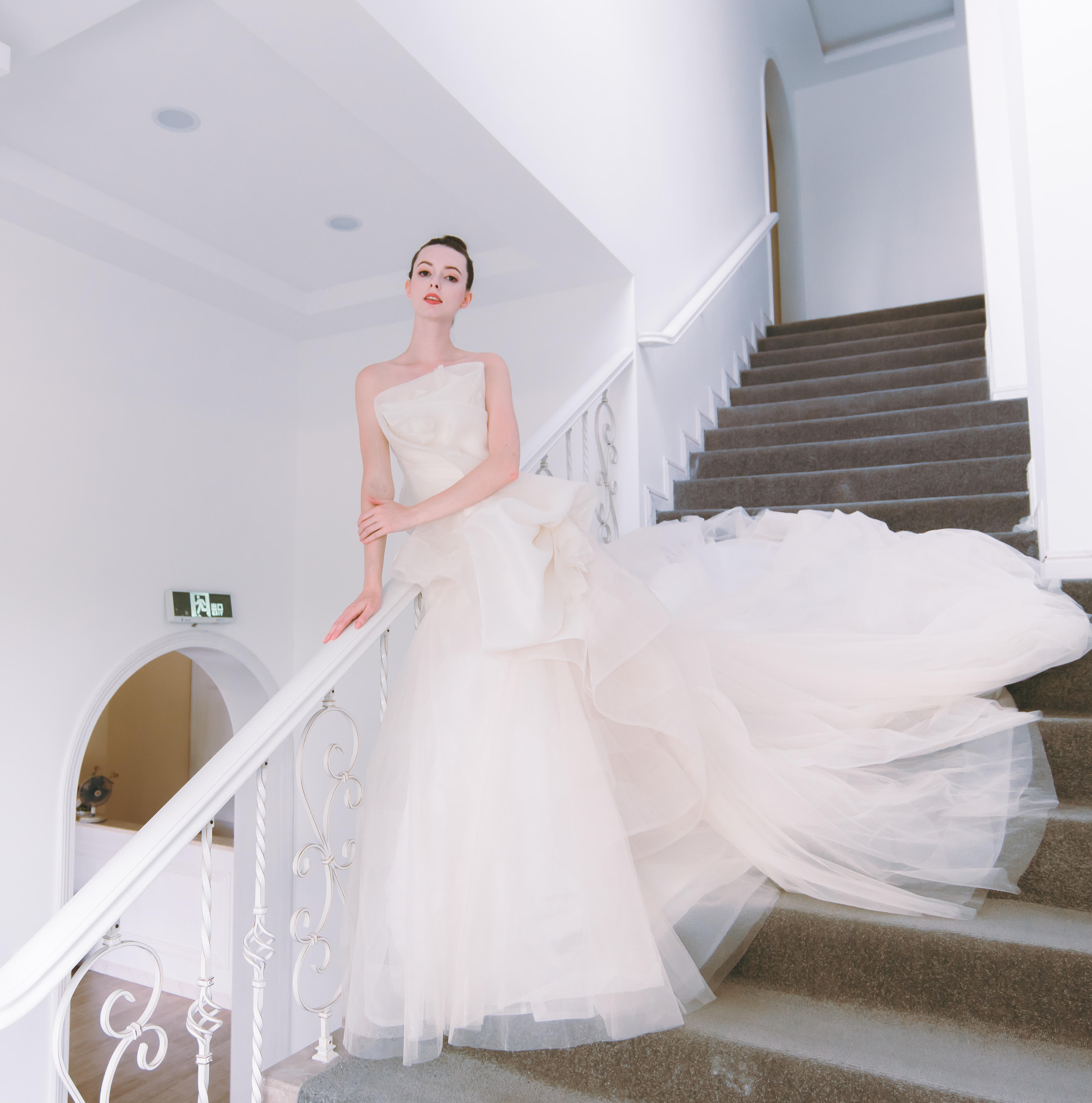 国际高级定制婚纱品牌明星系列三件套