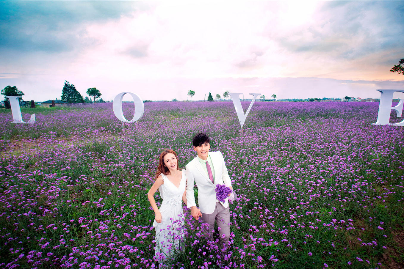 4999元婚纱照12服12造80精修送拖尾婚纱