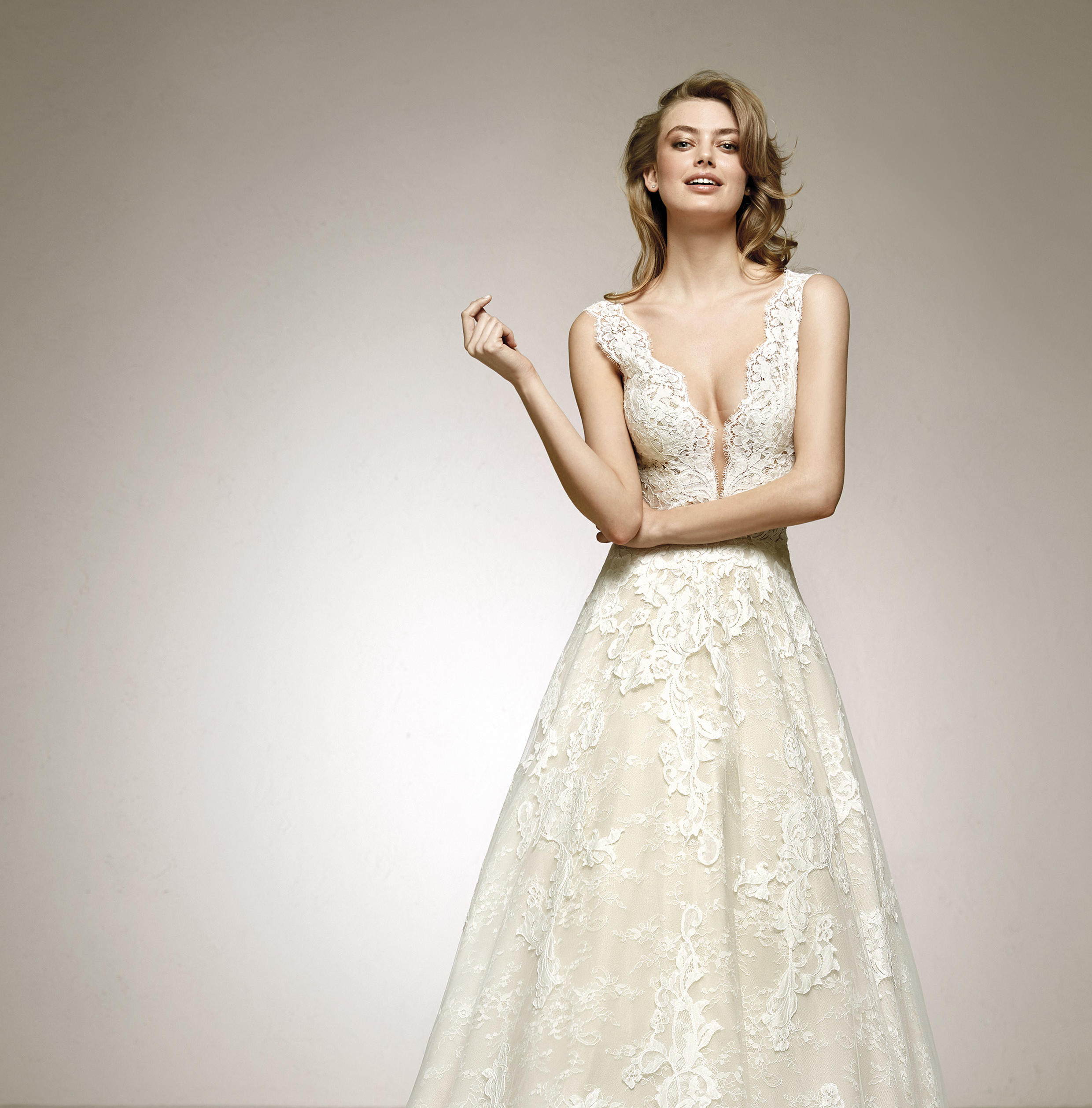 【超值】国际品牌pronovias婚纱+礼服