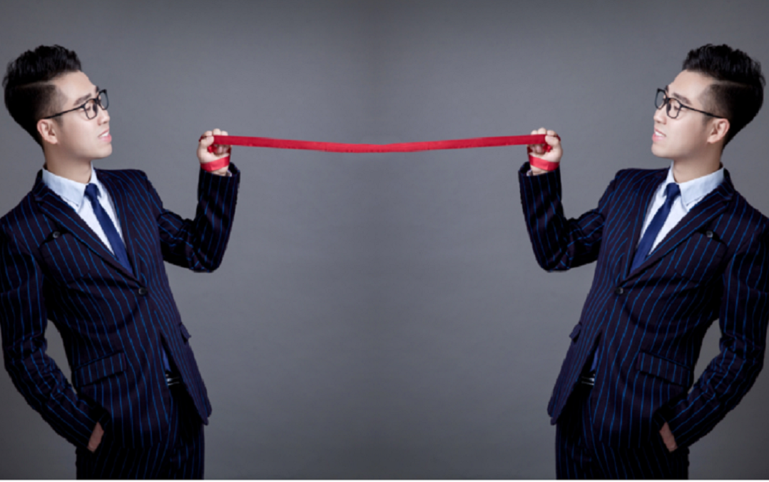 资深主持+督导师两名+花瓣雨+御用配乐师