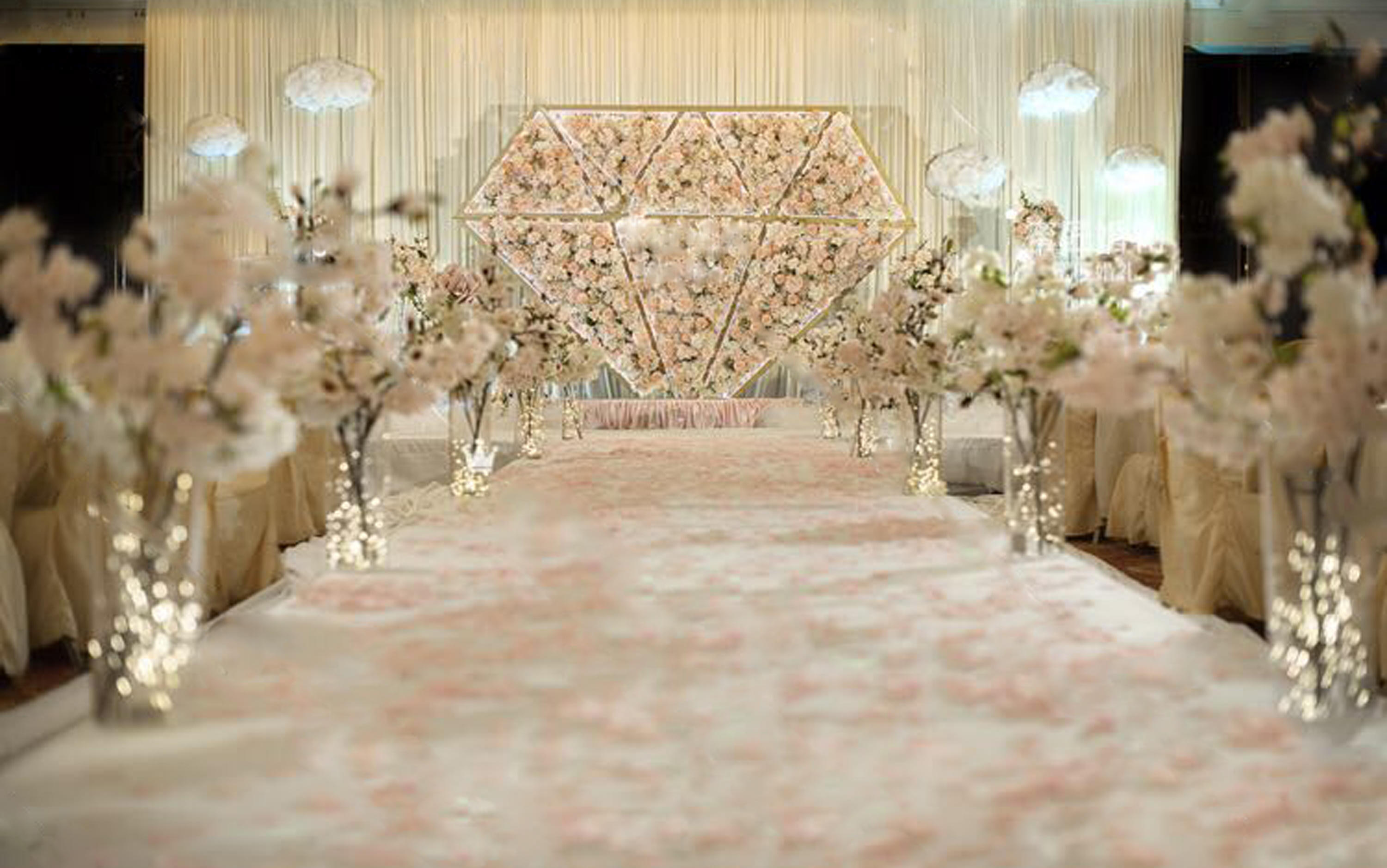 【克拉恋人】哑光金色铁艺钻石造型打造欧式梦幻舞台