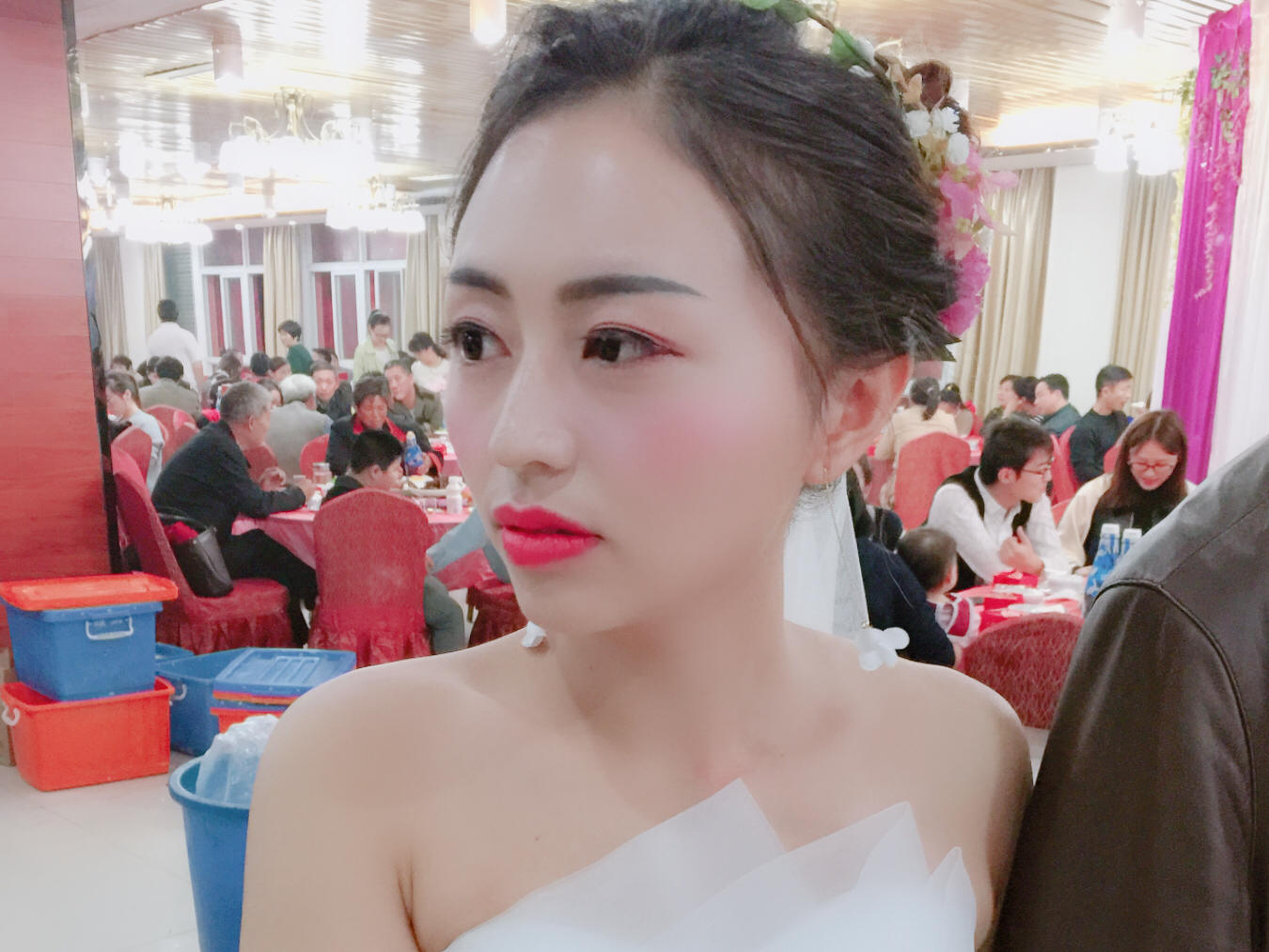 专业化妆师全天跟妆＋亲友妆