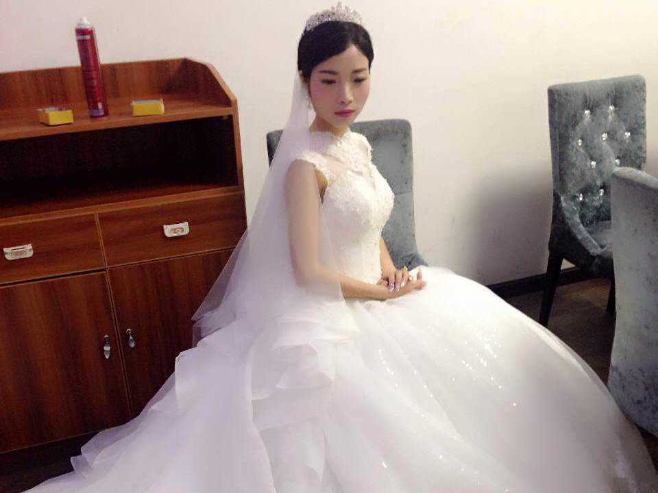 爱度租赁婚纱礼服送跟妆套系