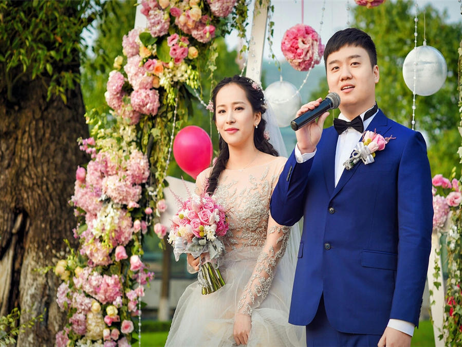 婚礼主持+化妆+拍照+录像+场地布置+音乐督导