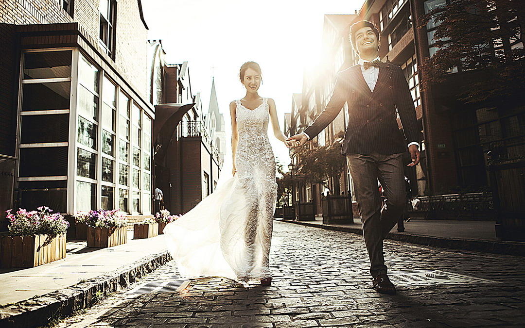 店慶+抵現(xiàn)金活動+12服12造+15大禮品贈送