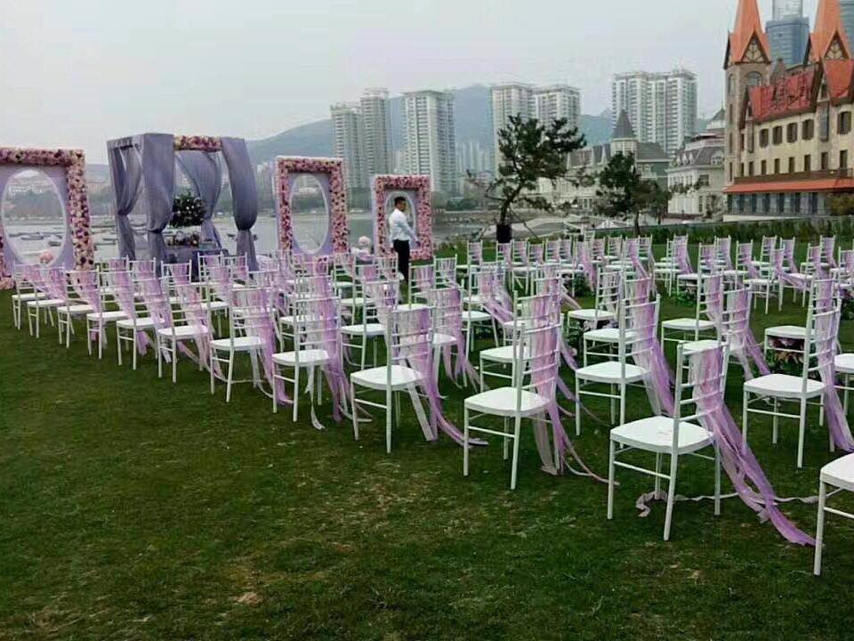 户外草坪婚礼，简约而不简单