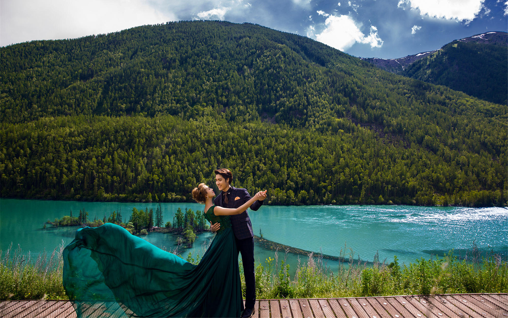 全球旅拍·博乐赛里木湖+伊犁果子沟大桥+图开沙漠