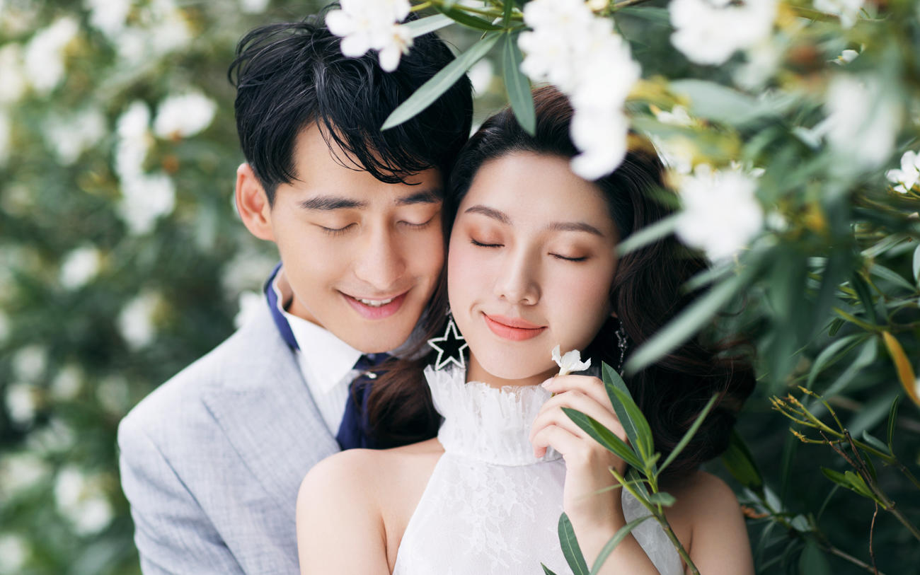 低价：3服3造 2本相册 2个放大相框 2个摆台