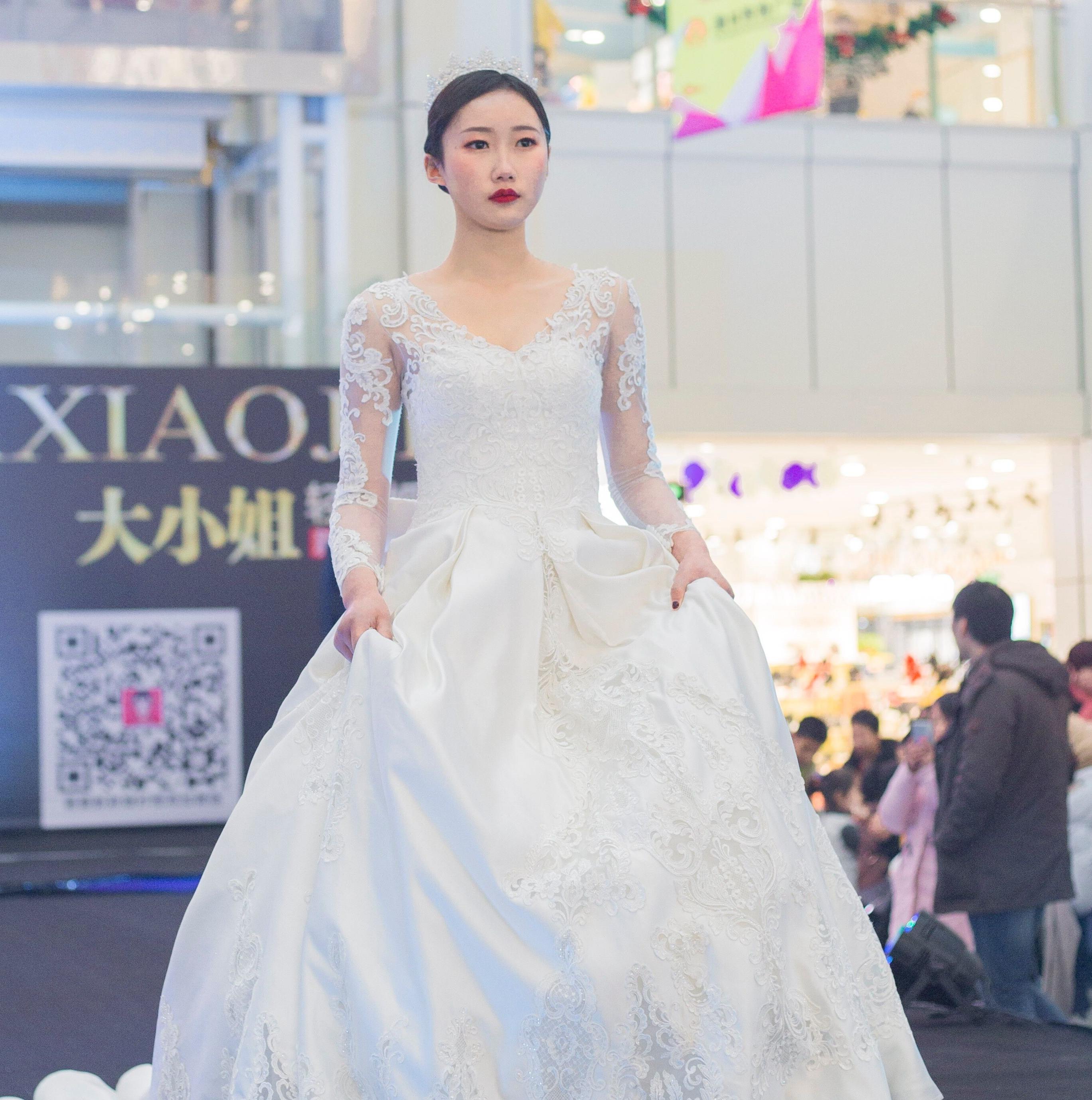 轻奢12件套婚纱礼服秀和