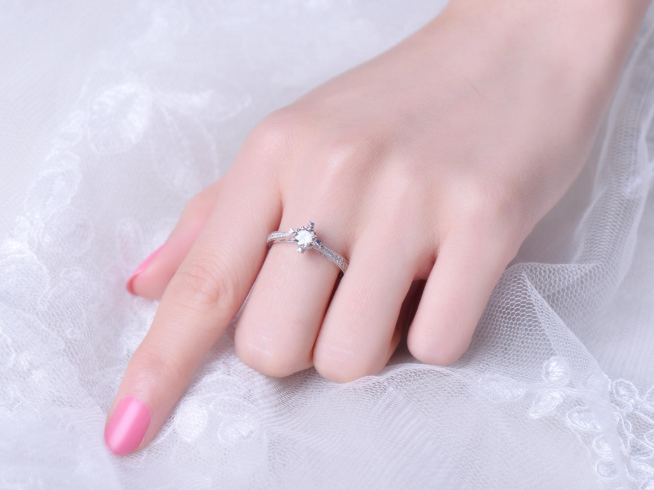 钻戒定制 30分主石 H色 vs净度