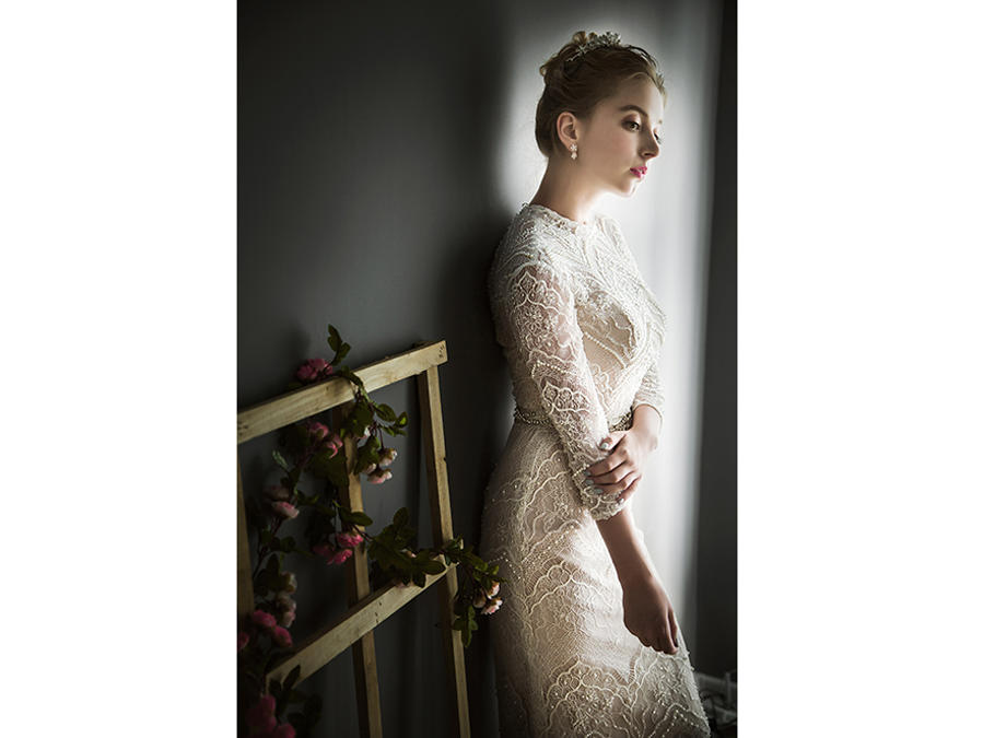 实拍法国蕾丝面料随体主纱礼服