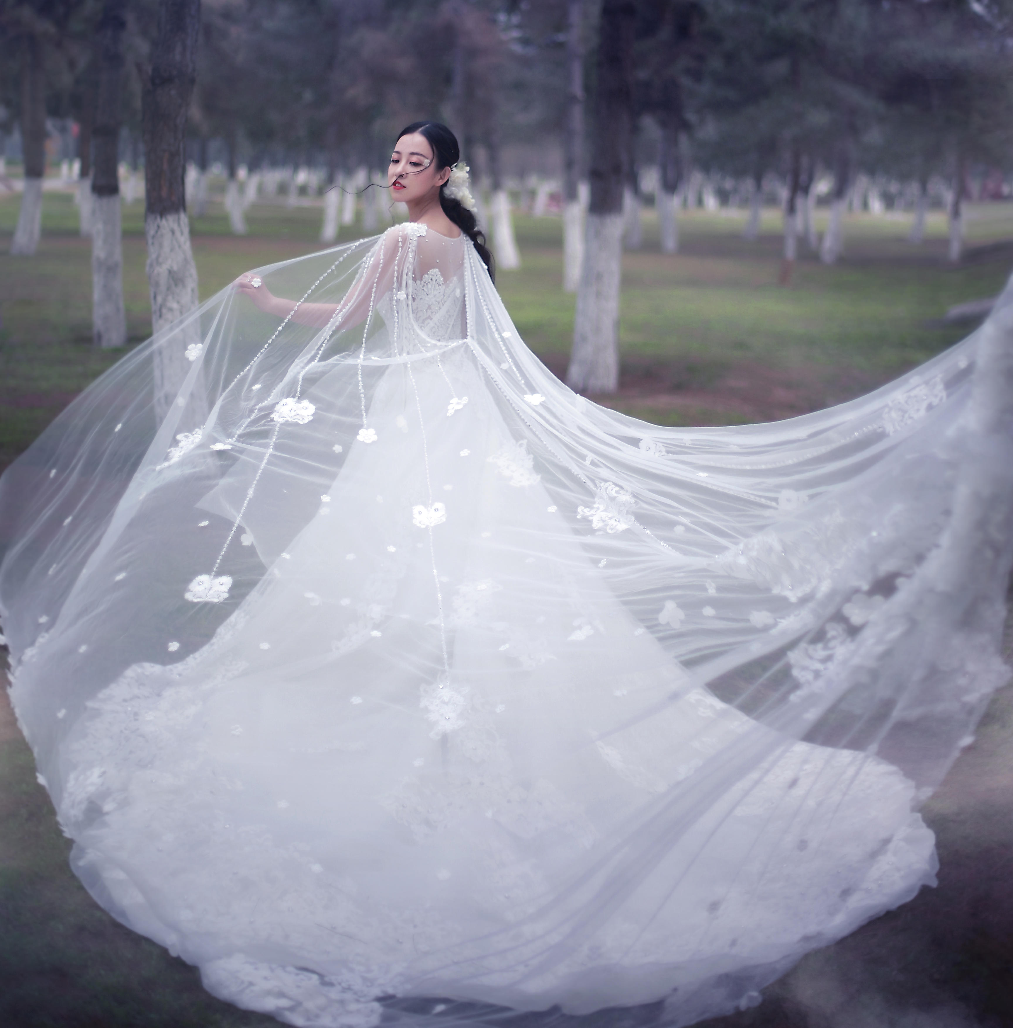 【婳琋】试营业3米长拖主婚纱＋粉钻秀禾＋丝绒礼服