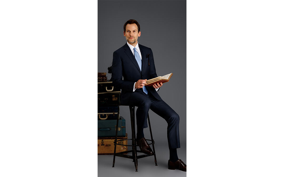 华名人定制 意大利面料经典深蓝色套装