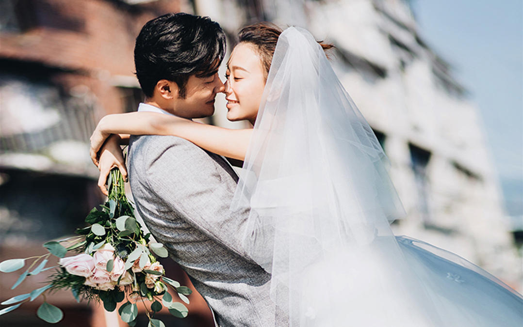 定制主题10套服装+80张精修+送婚纱一件