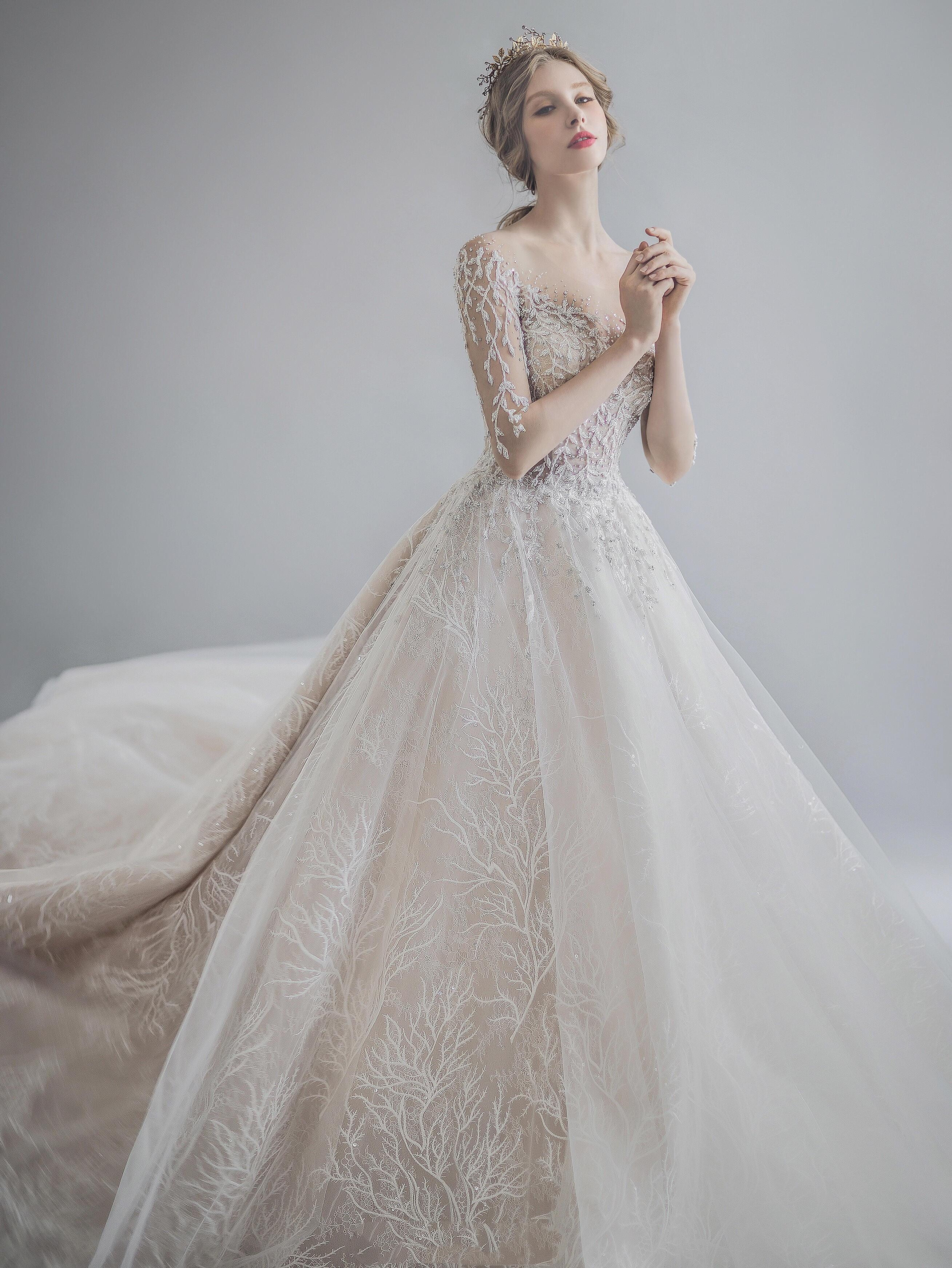 【店庆活动】国际名品婚纱套餐+首席老师跟妆